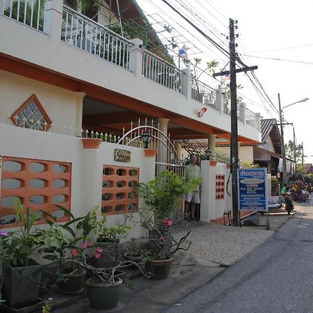 Ban Sulada Guest House Laem Ngop Buitenkant foto