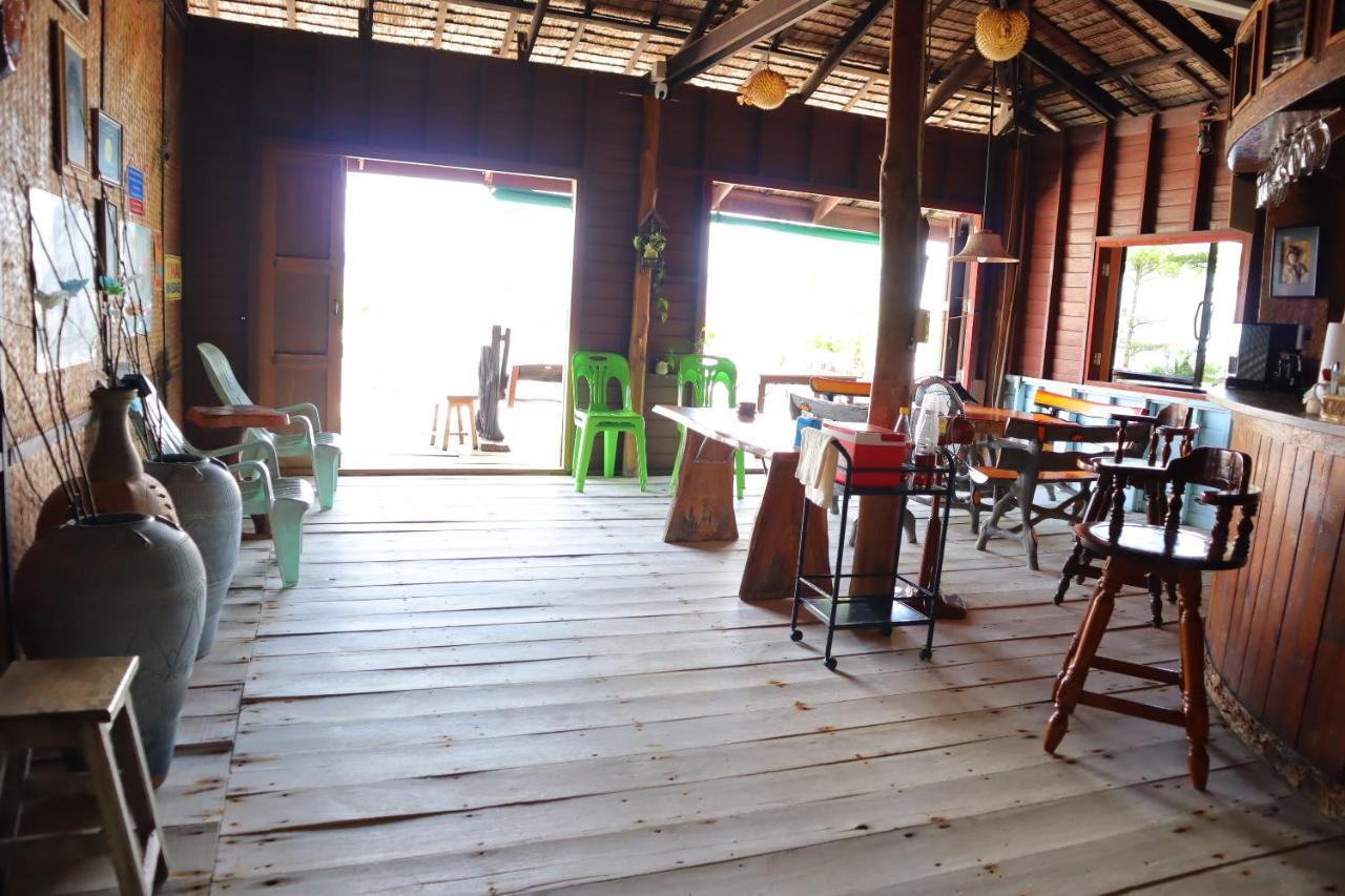 Ban Sulada Guest House Laem Ngop Buitenkant foto