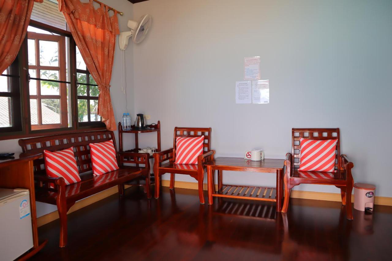 Ban Sulada Guest House Laem Ngop Buitenkant foto