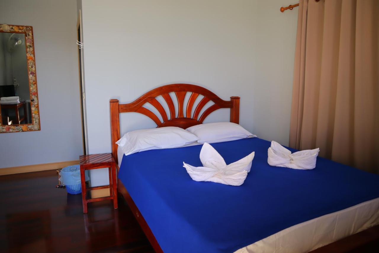 Ban Sulada Guest House Laem Ngop Buitenkant foto