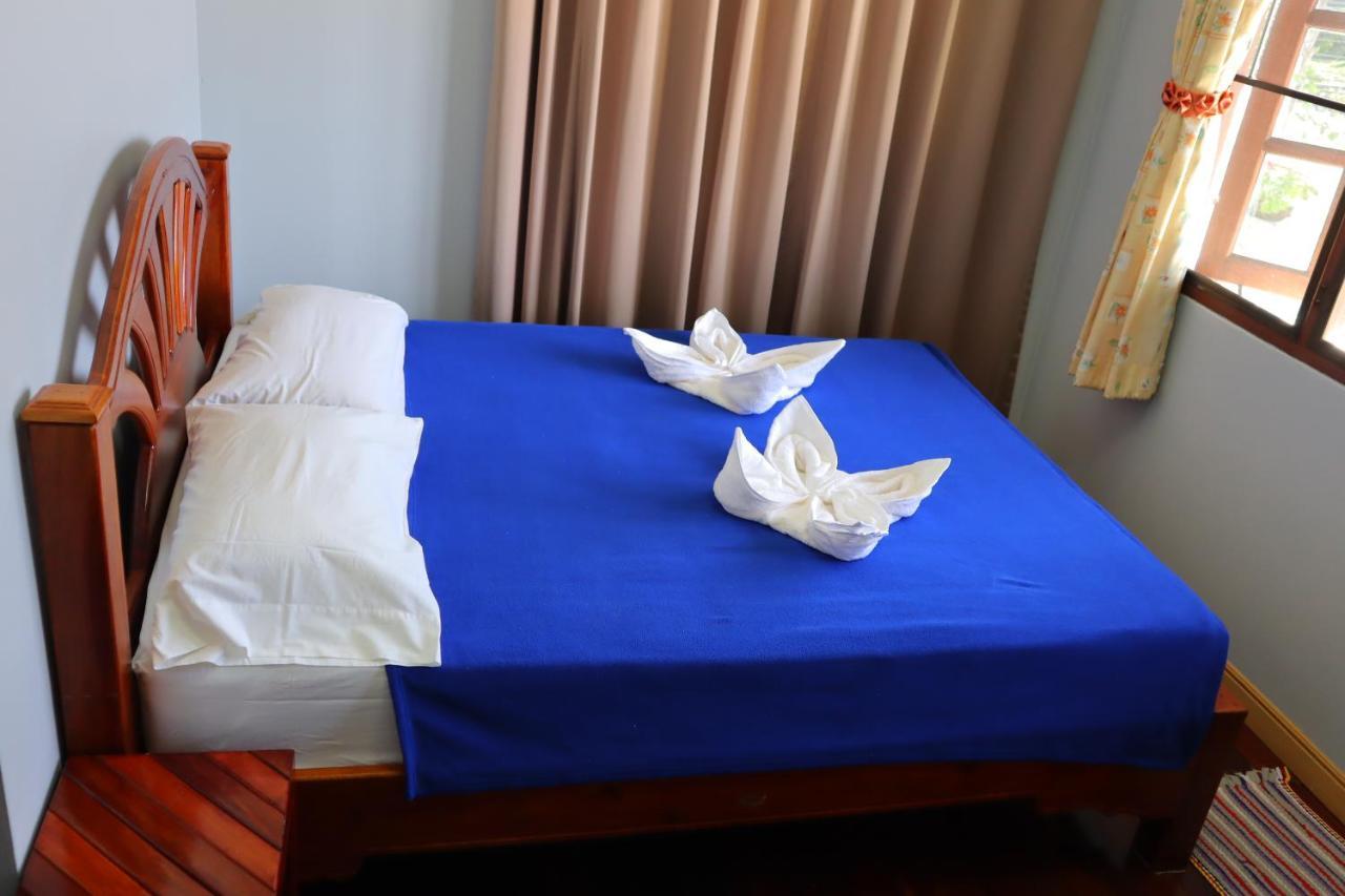 Ban Sulada Guest House Laem Ngop Buitenkant foto