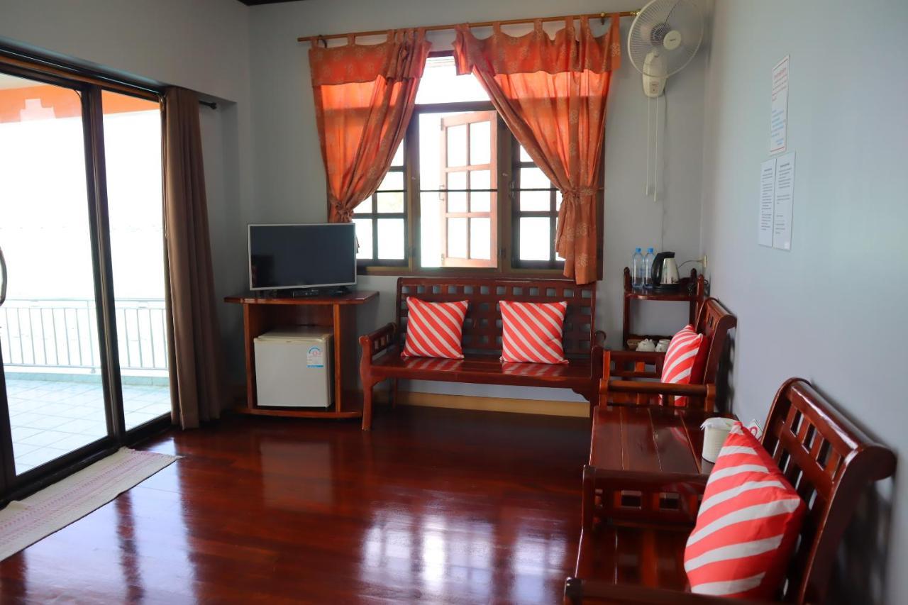 Ban Sulada Guest House Laem Ngop Buitenkant foto