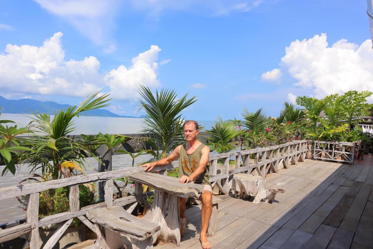 Ban Sulada Guest House Laem Ngop Buitenkant foto