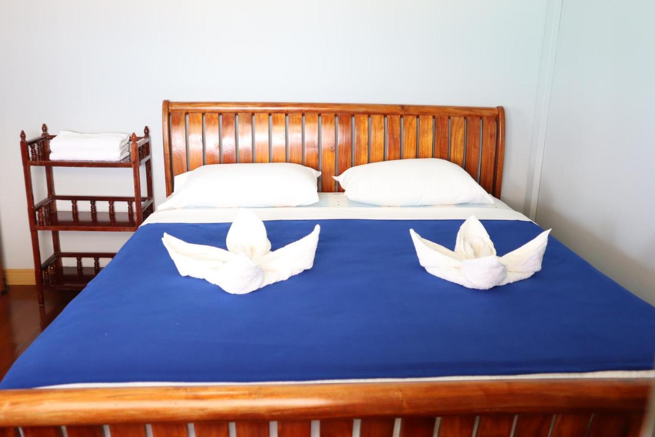 Ban Sulada Guest House Laem Ngop Buitenkant foto