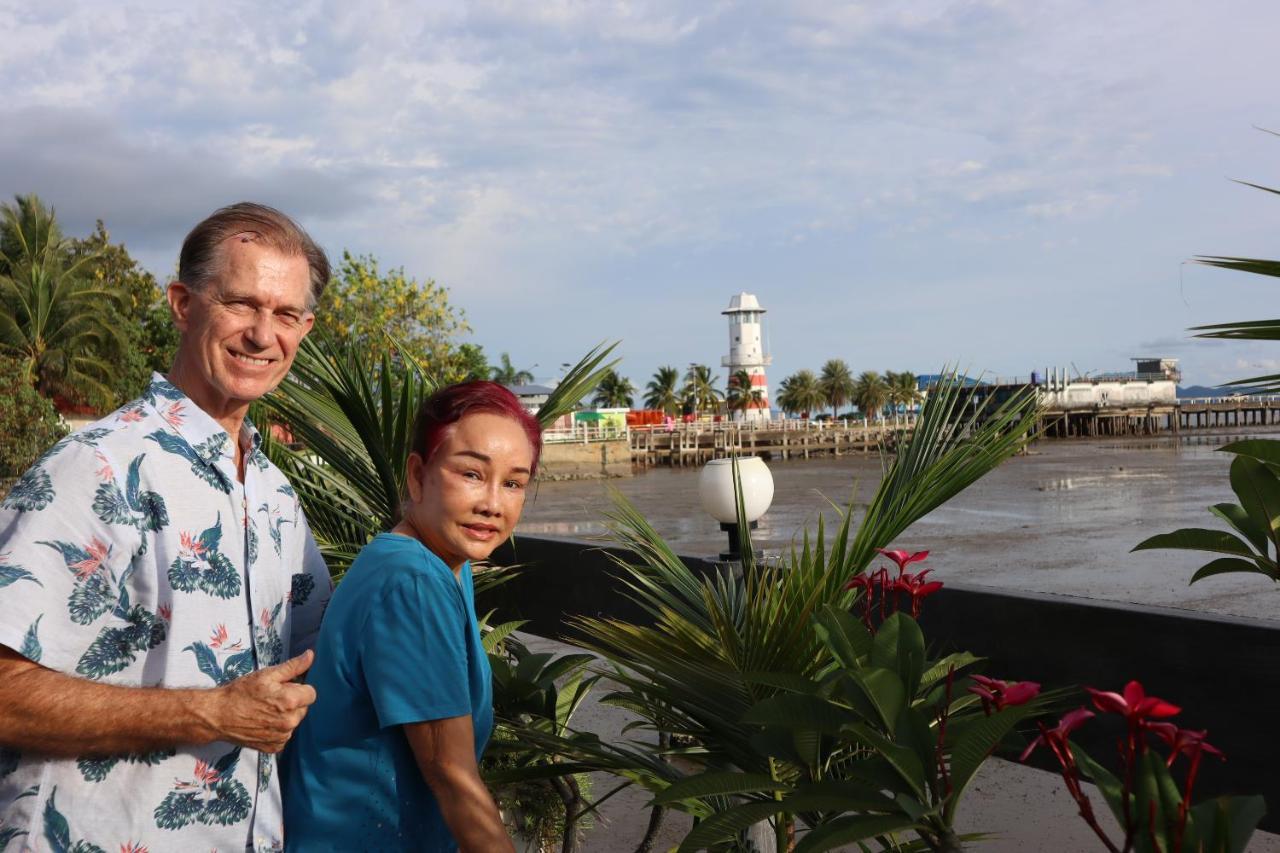 Ban Sulada Guest House Laem Ngop Buitenkant foto