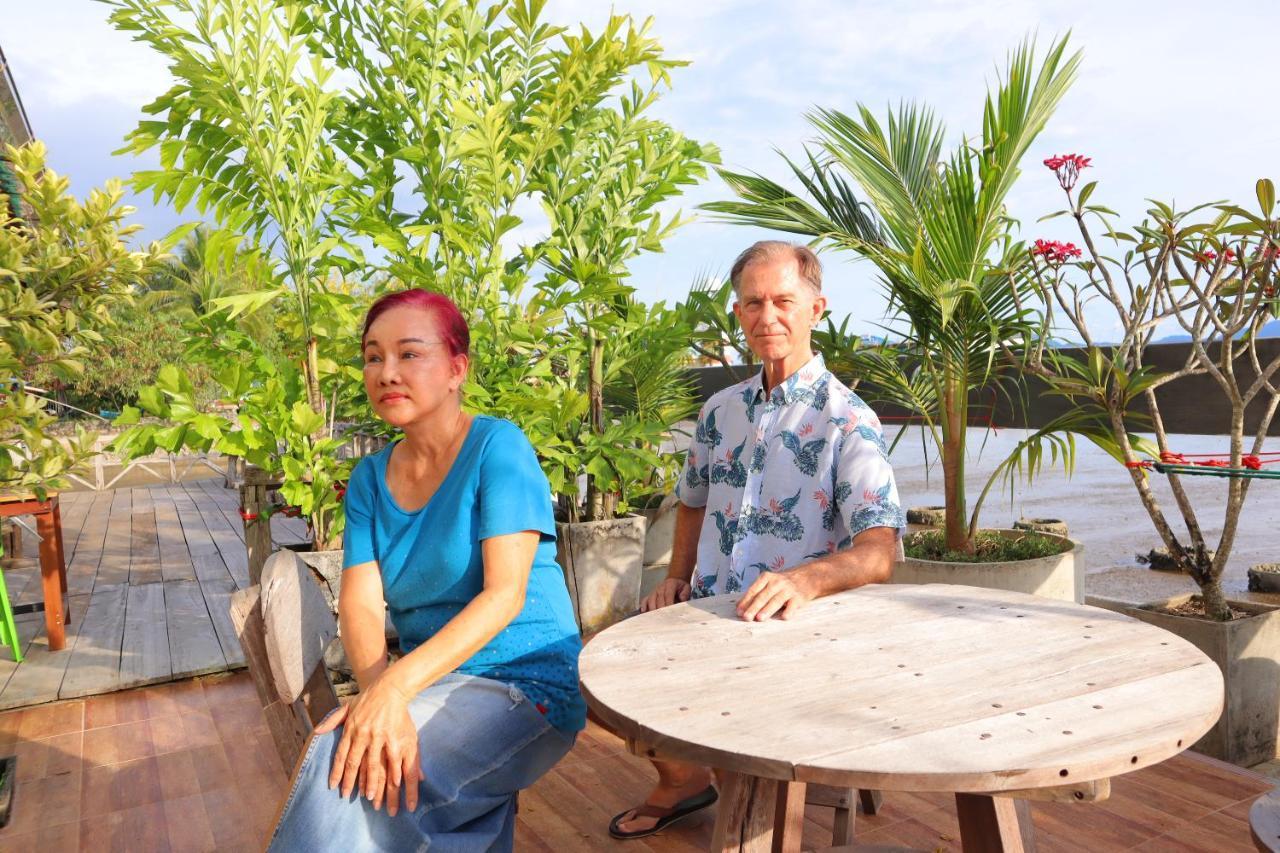 Ban Sulada Guest House Laem Ngop Buitenkant foto