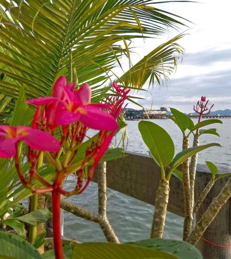 Ban Sulada Guest House Laem Ngop Buitenkant foto