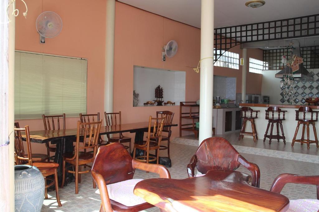 Ban Sulada Guest House Laem Ngop Buitenkant foto