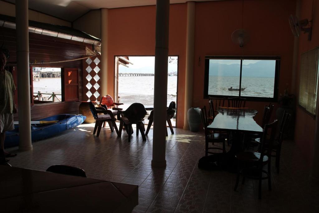 Ban Sulada Guest House Laem Ngop Buitenkant foto