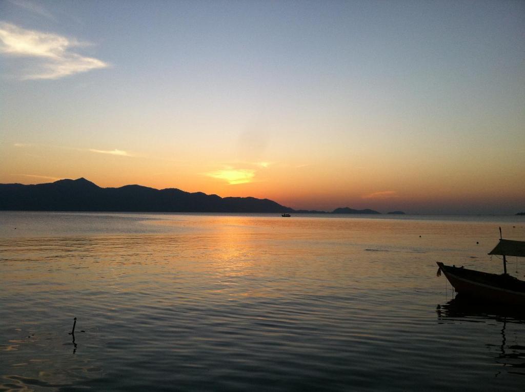 Ban Sulada Guest House Laem Ngop Buitenkant foto